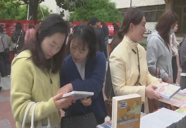 《宿州埇桥发布》4月28日报道：埇桥区“皖美阅读 书香埇桥”全民阅读活动周
正式启动