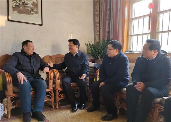 张建军走访慰问离退休老干部