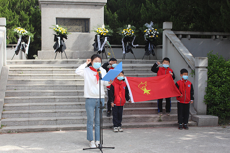 芦岭镇举行学党史知党史做新时代合格党员清明祭扫活动