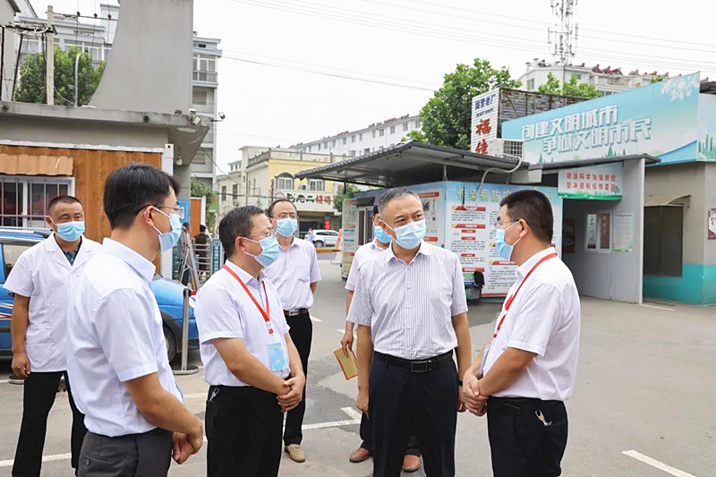 朱卫东督导疫苗接种并看望慰问基层工作人员