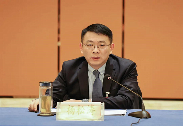 朱卫东,杨松涛等与代表们共同审议政府工作报告