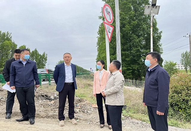 朱卫东调研国道206升级改造及沿线环境整治情况